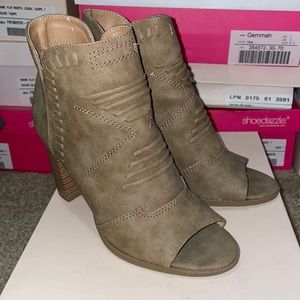 Vici - open toe booties